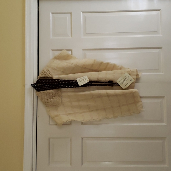 Hand woven top - Picture 2 of 3